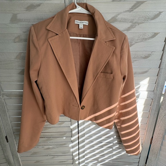 Cropped Jacket - Picture 2 of 3